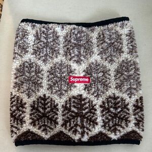 SUPREME NEW YORK Neck FW18 Snowflake Tan/Brown. NWOT